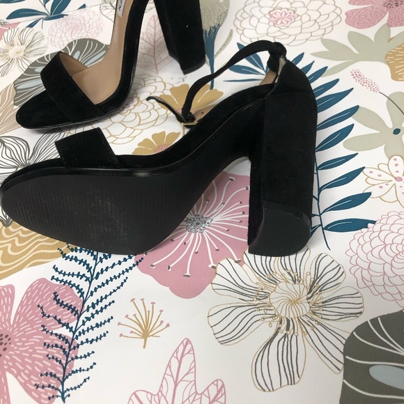 Black Heels - Picture 4 of 5